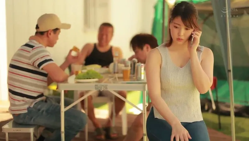 Chồng yêu khờ để vợ yêu tham gia sự kiện cắm trại với mấy gã nhà bên và cái kết